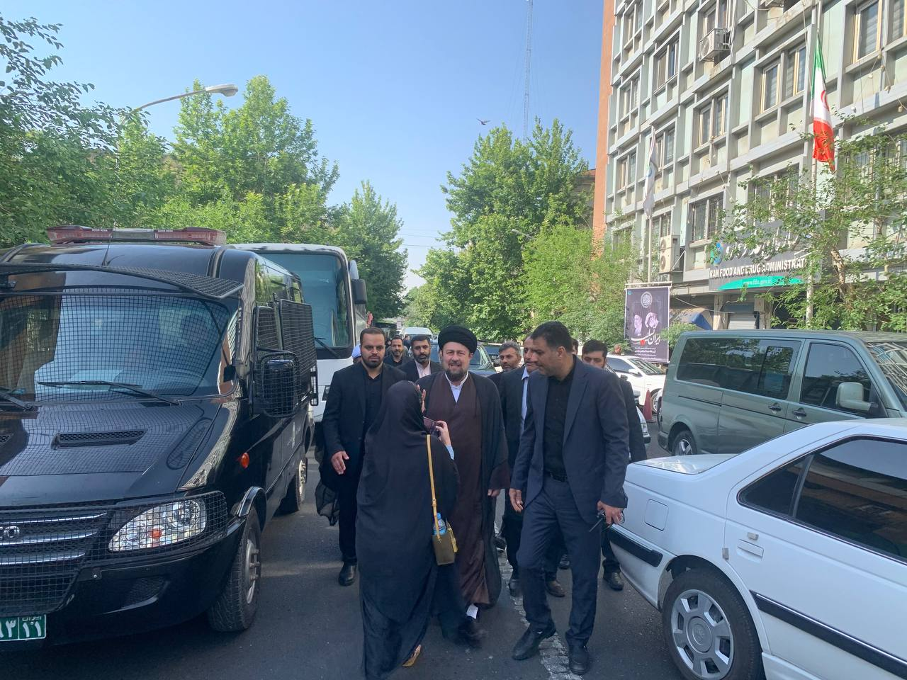 حضور شخصیتهای مختلف در مراسم تشییع شهدای خدمت