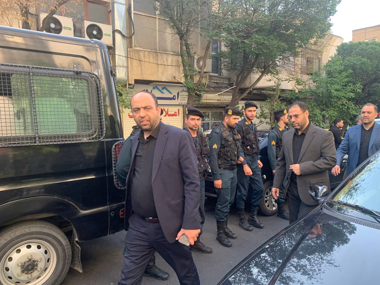 حضور شخصیتهای مختلف در مراسم تشییع شهدای خدمت