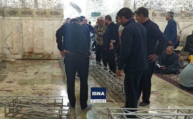 آماده سازی محل دفن شهید آیت الله رئیسی در حرم مطهر امام رضا (ع)