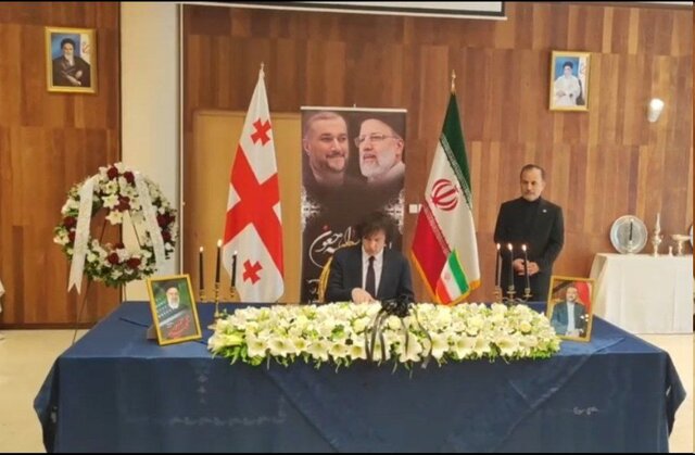 حضور نخستوزیر گرجستان در سفارت ایران برای امضای دفتر یادبود شهدای خدمت حضور نخستوزیر گرجستان در سفارت ایران برای امضای دفتر یادبود شهدای خدمت
