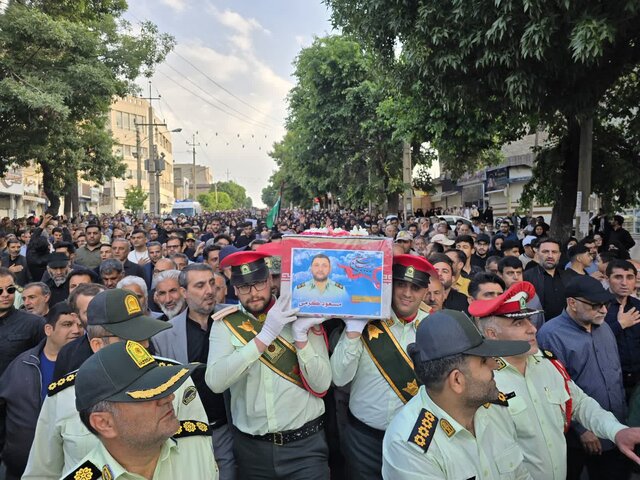 تشییع پیکر شهید مدافع امنیت در کرمانشاه تشییع پیکر شهید مدافع امنیت در کرمانشاه