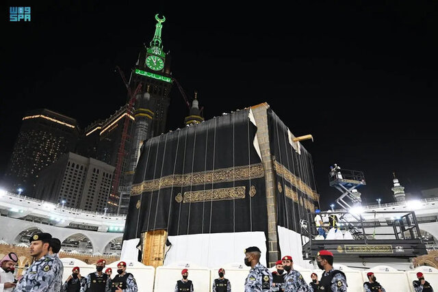 پرده کعبه بالا کشید شد + عکس