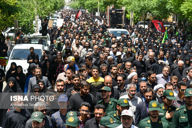 عکس آرشیوی است. مراسم تشییع شهید «فرهاد جلیل» در لردگان برگزار میشود