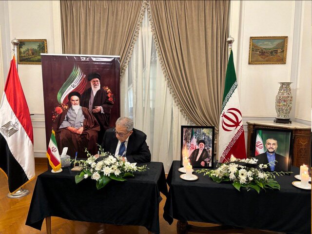 حضور «عمرو موسی» در دفتر حافظ منافع ایران در مصر برای ابراز تسلیت حضور «عمرو موسی» در دفتر حافظ منافع ایران در مصر برای ابراز تسلیت