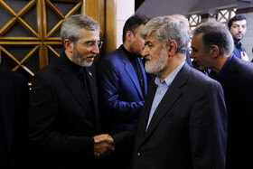 علی مطهری و علی باقری، سرپرست وزارت امور خارجه در مراسم ترحیم شهید حسین امیرعبداللهیان