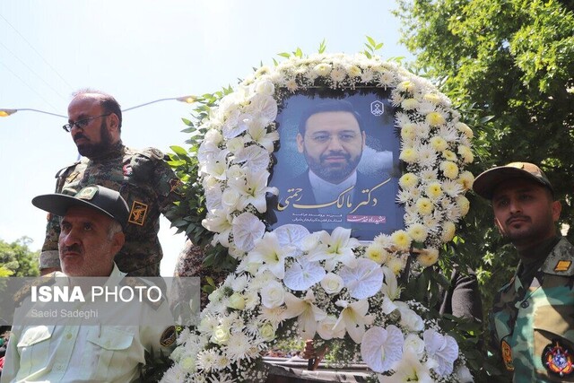 پیکر شهید مالک رحمتی در گلزار شهدای مراغه آرام گرفت پیکر شهید مالک رحمتی در گلزار شهدای مراغه آرام گرفت