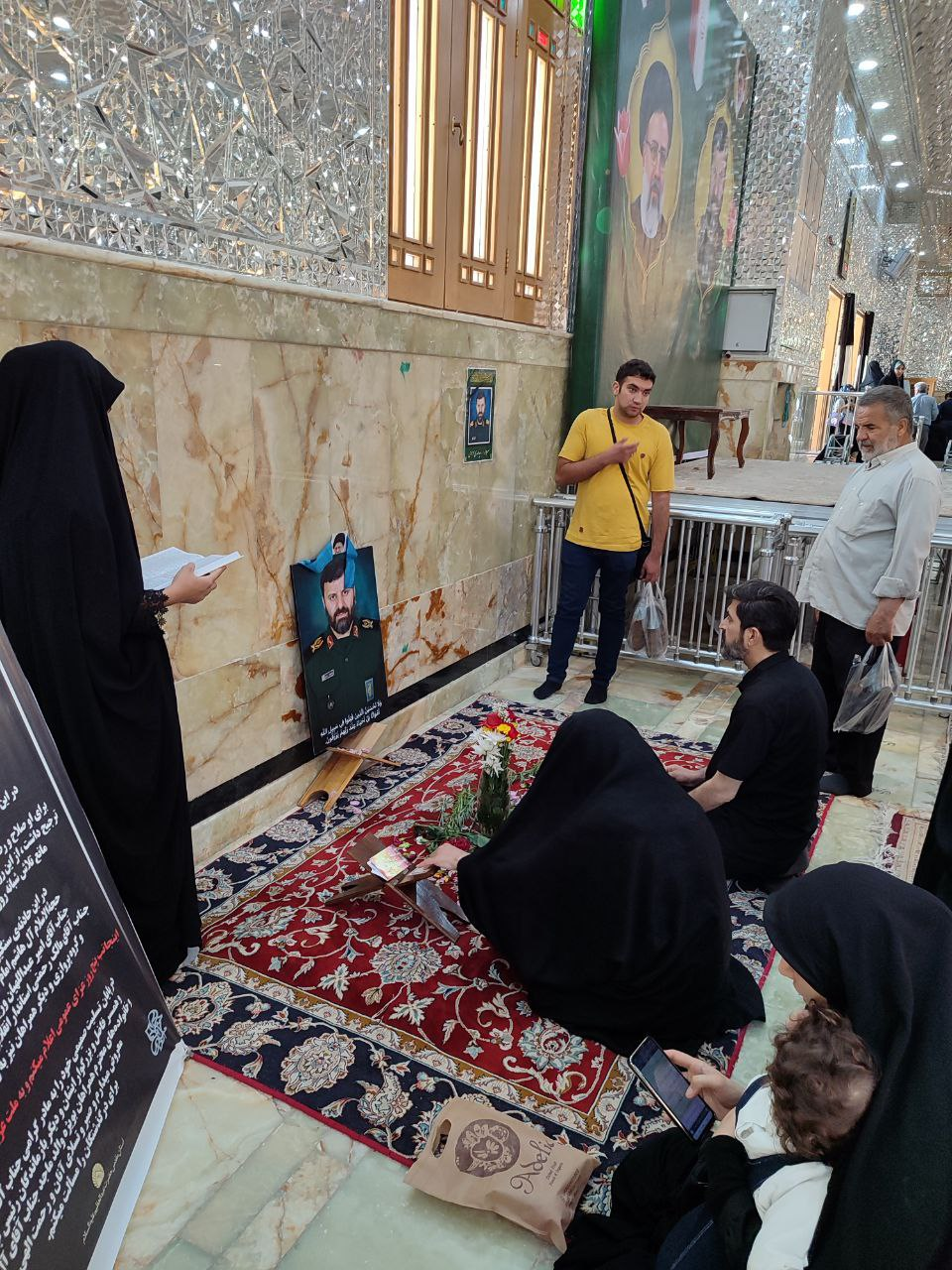 عکس/تصاویری از مزار شهیدان امیرعبداللهیان و موسوی در حرم حضرت عبدالعظیم