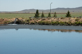 در حال حاضر با احداث دو استخر بزرگ خاکی، فاضلاب شهرک صنعتی جمع آوری میشود، ولی بخشی از فاضلاب نیز در طبیعت رهاسازی شده که شکایت و اعتراض مردمی را در پی دارد