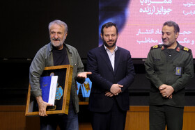 تجلیل از مهران رجبی، بازیگر سینما و تلویزیون در اختتامیه جام رسانهای امید