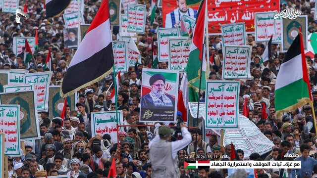 تصاویر رئیسجمهور شهید ایران در تجمع میلیونی مردم یمن برای حمایت از فلسطین