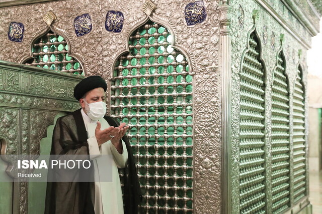 عکس از آرشیو شهید رئیسی خادم ممتاز حوزه زیارت بود