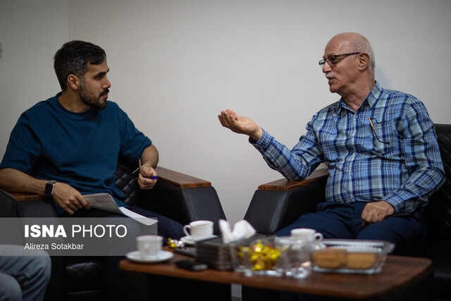 درخواست مُهر نماز یک استقلالی از همتیمی مسیحی/ شلیک به عکس داماد در ماه عسل!