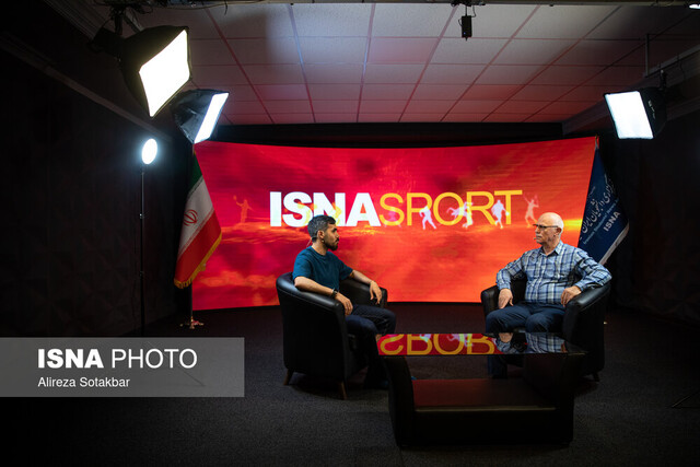 درخواست مُهر نماز یک استقلالی از همتیمی مسیحی/ شلیک به عکس داماد در ماه عسل!