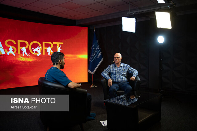 درخواست مُهر نماز یک استقلالی از همتیمی مسیحی/ شلیک به عکس داماد در ماه عسل!