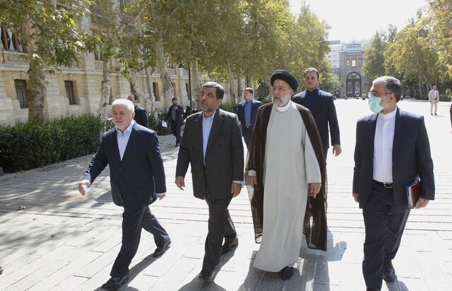 بازدید رئیسجمهور فقید از میدان مشق، مهر ۱۴۰۱ کسب ۸.۷ میلیارد دلار درآمد گردشگری و تشکیل ۲۰۰ پرونده برای ثبت جهانی