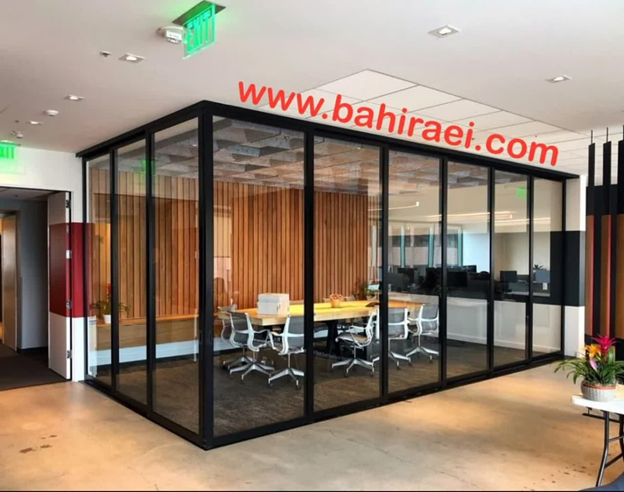 ظرافت خاص وایت برد شیشهای در ساخت اتاقک های مکعبی در آموزشگاه زبان