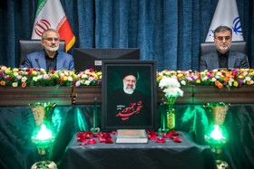 (از راست)سید محمود حسینیپور سرپرست جدید معاونت پارلمانی ریاست جمهوری و سید محمد حسینی، معاون سابق پارلمانی رئیس جمهور در مراسم تودیع و معارفه معاون پارلمانی رئیس جمهور