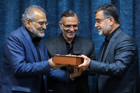 (از راست)سید محمود حسینیپور سرپرست جدید معاونت پارلمانی ریاست جمهوری و سید محمد حسینی، معاون سابق پارلمانی رئیس جمهور در مراسم تودیع و معارفه معاون پارلمانی رئیس جمهور