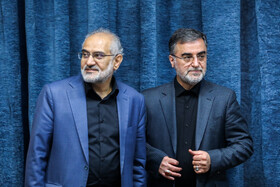 (از راست)سید محمود حسینیپور سرپرست جدید معاونت پارلمانی ریاست جمهوری و سید محمد حسینی، معاون سابق پارلمانی رئیس جمهور در مراسم تودیع و معارفه معاون پارلمانی رئیس جمهور