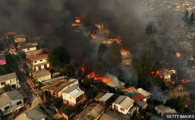 عکس آرشیوی است آتشسوزی جنگلی در شیلی؛ اعلام وضعیت اضطراری و منع آمد و شد