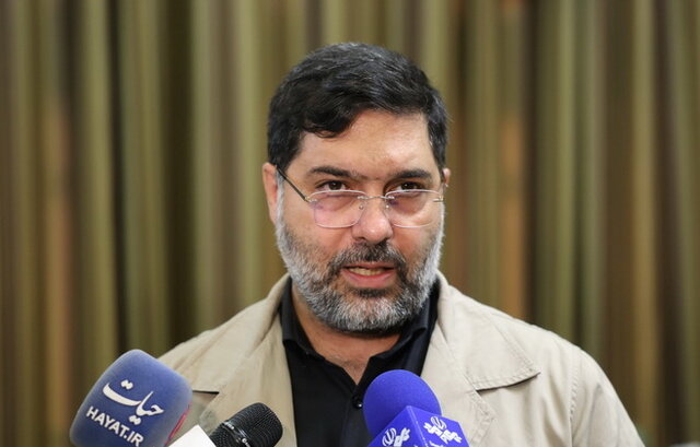 انتقاد عضو شورای شهر از نامگذاری اسامی بیگانه بر مراکز تجاری و فروشگاه های تهران انتقاد عضو شورای شهر از نامگذاری اسامی بیگانه بر مراکز تجاری و فروشگاه های تهران