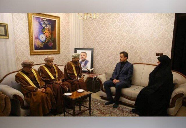 حضور وزیر خارجه عمان در منزل شهید امیرعبداللهیان   حضور وزیر خارجه عمان در منزل شهید امیرعبداللهیان