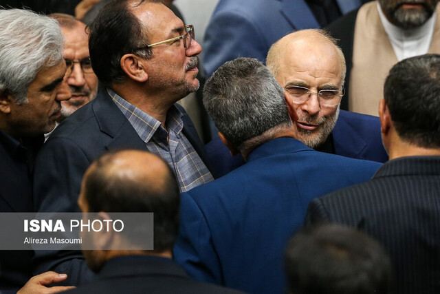 روبوسی قالیباف با منتخبان بعد از اعلام ریاستش برای مجلس روبوسی قالیباف با منتخبان بعد از اعلام ریاستش برای مجلس