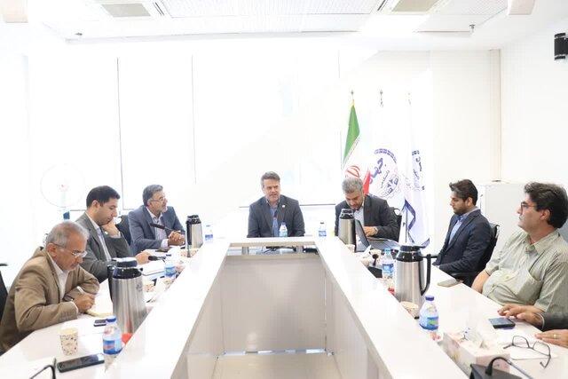 دانشبنیانهای کرمانشاه به کمک کنترل آفت «ملخ» میآیند