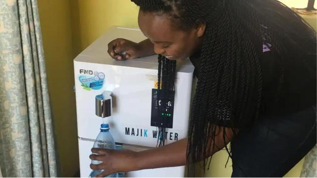 استخراج ۲۰۰۰ لیتر آب از هوا در یک نصف روز