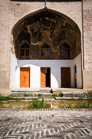 نمای غربی بنا در چشمه عمارت بهشهر