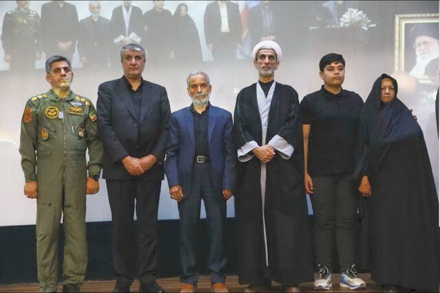 تجلیل از خانواده شهید خدمت؛ خلبان «دریانوش »