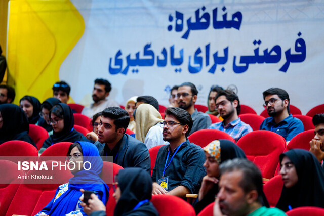 دوئل دیدگاهها؛ دانشگاه چه چیزی یاد میدهد؟
