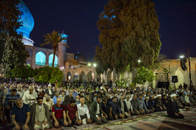 اقامه نماز جماعت در مراسم هفتمین روز شهادت شهدای خدمت - شیراز