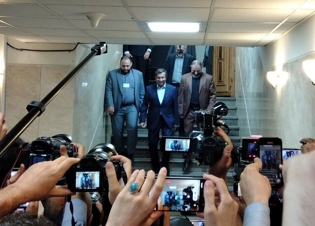 همتی داوطلب انتخابات ریاست جمهوری شد همتی داوطلب انتخابات ریاست جمهوری شد