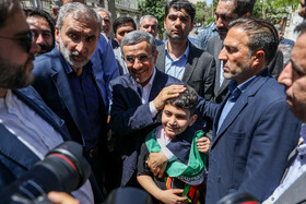 تجمع حامیان محمود احمدی‌نژاد در محوطه وزارت کشور