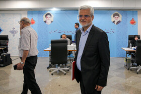 حضور محمود صادقی در چهارمین روز ثبت نام کاندیداهای چهاردهمین دوره انتخابات ریاست جمهوری