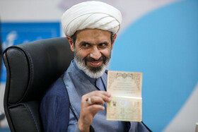 حضور حسین میرزایی در چهارمین روز ثبت نام کاندیداهای چهاردهمین دوره انتخابات ریاست جمهوری