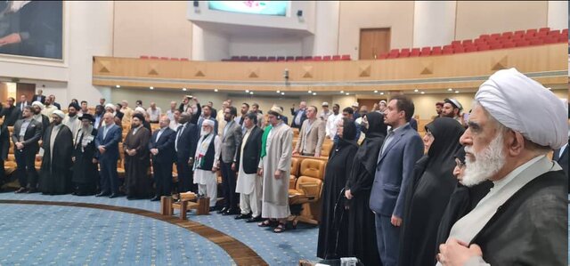 حضور خانواده شهید امیرعبداللّهیان در همایش «امام خمینی(ره)، فلسطین و بیداری اسلامی» حضور خانواده شهید امیرعبداللّهیان در همایش «امام خمینی(ره)، فلسطین و بیداری اسلامی»