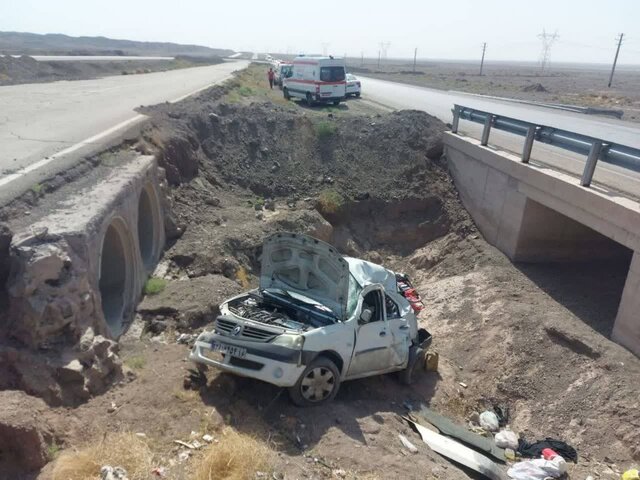 مصدومیت ۵ سرنشین خودرو ال ۹۰ در سانحه سقوط از پل مصدومیت ۵ سرنشین خودرو ال ۹۰ در سانحه سقوط از پل