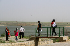 حضور خانواده ها در مجاورت  دریاچه بزنگان - استان خراسان رضوی