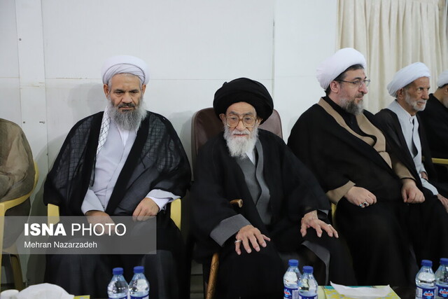 مردم با مشارکت در انتخابات دشمنان انقلاب را انگشت به دهان بگذارند