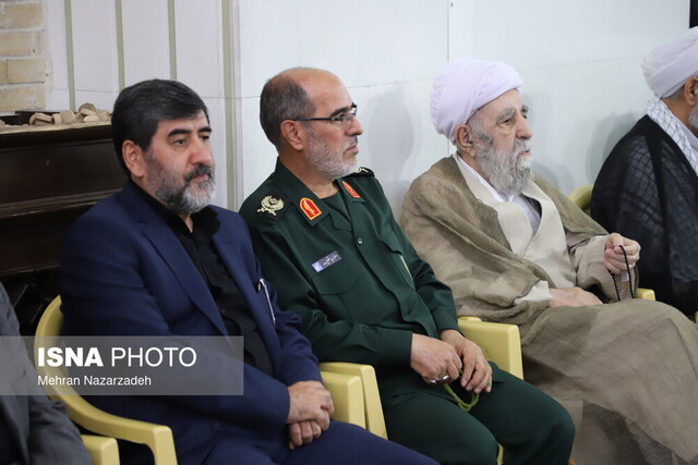 مردم با مشارکت در انتخابات دشمنان انقلاب را انگشت به دهان بگذارند