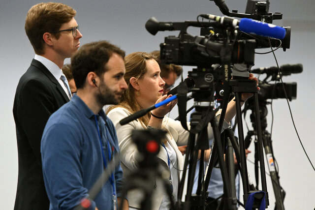 گروسی: صحبت سازنده ای با باقری داشتم