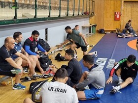 اولین تمرین تیم کشتی آزاد در مجارستان/ حضور سفیر ایران در سالن تمرین