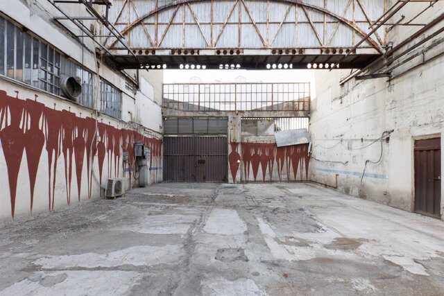 ماجرای نقاشیهای سرخ بر دیوارهای تهران چیست؟