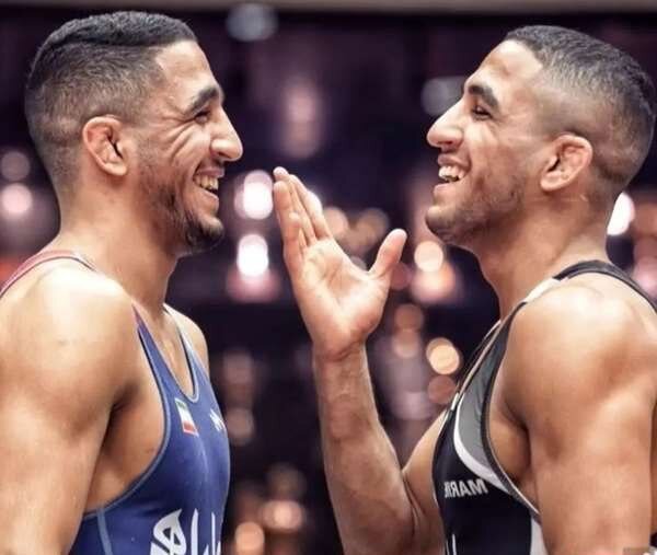 تعجب چهره شاخص کشتی جهان از دیدن برادر دوقلوی رحمان عموزاد تعجب چهره شاخص کشتی جهان از دیدن برادر دوقلوی رحمان عموزاد