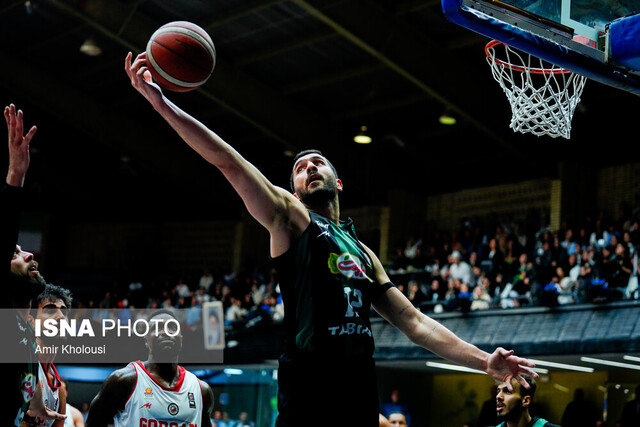 تصویر آرشیوی است. آغاز لیگ برتر با پیروزی سخت مدافع قهرمانی