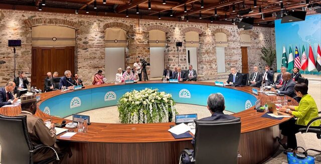 آغاز نشست فوق‌العاده شورای وزیران خارجه دی-۸ با حضور باقری