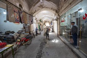 حجره های فرش فروشی در میدان خان شهر یزد