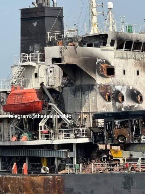 گزارشی از آتش‌سوزی در ۲ کشتی در سواحل یمن